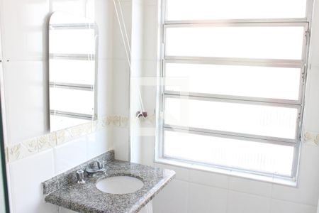 Banheiro de apartamento para alugar com 1 quarto, 38m² em Itararé, São Vicente