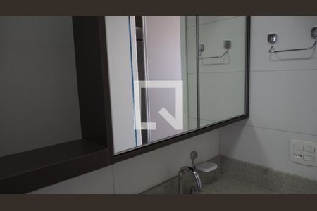 Banheiro de apartamento à venda com 1 quarto, 46m² em Jardim São Bento, Jundiaí