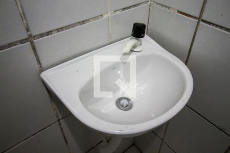 Banheiro de casa para alugar com 1 quarto, 60m² em Vila Rosaria, São Paulo