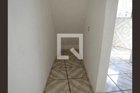Corredor de casa para alugar com 2 quartos, 80m² em Vila Palmeiras, São Paulo