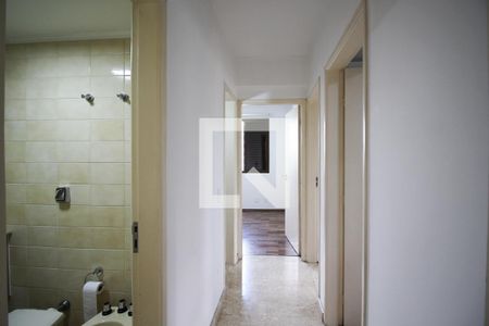 Corredor  de apartamento para alugar com 3 quartos, 122m² em Vila Olímpia, São Paulo