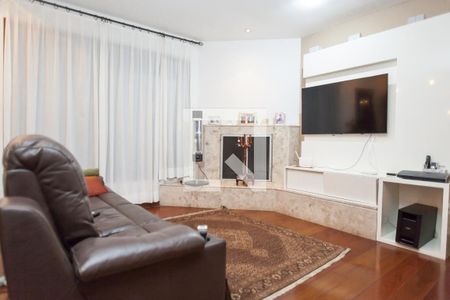 Sala de TV de casa de condomínio à venda com 4 quartos, 490m² em Vila Castela, Nova Lima