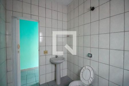 Banheiro de casa para alugar com 1 quarto, 47m² em Vila Carmosina, São Paulo