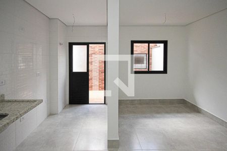 Sala e cozinha de apartamento à venda com 1 quarto, 34m² em Vila Ivone, São Paulo