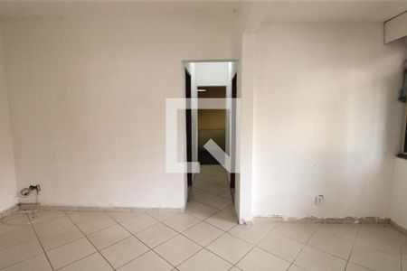 Sala de casa para alugar com 2 quartos, 160m² em Marechal Hermes, Rio de Janeiro