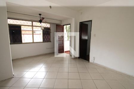 Sala de casa para alugar com 2 quartos, 160m² em Marechal Hermes, Rio de Janeiro