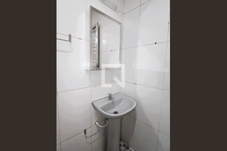Banheiro de casa de condomínio para alugar com 2 quartos, 63m² em Parque Novo Mundo, São Paulo