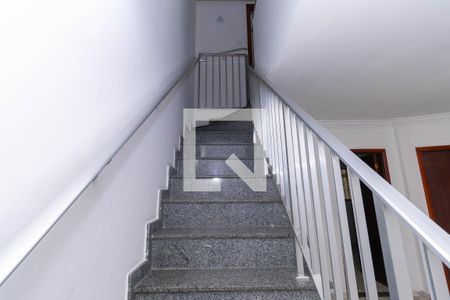 Escada de casa para alugar com 3 quartos, 121m² em Vila Lucia, São Paulo
