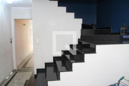 Sala Escada acesso as Suítes de casa para alugar com 3 quartos, 200m² em Vila Galvão, Guarulhos