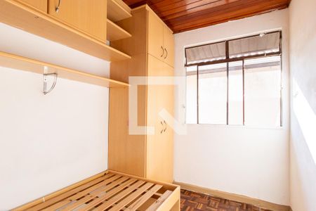 Quarto 2 de apartamento para alugar com 2 quartos, 45m² em Cidade Industrial, Curitiba