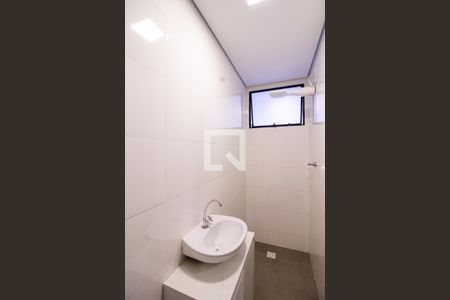 Banheiro de kitnet/studio para alugar com 1 quarto, 20m² em Vila Itapegica, Guarulhos