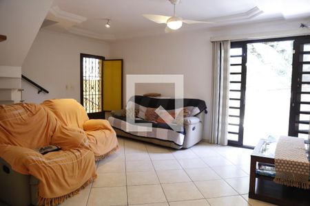 Casa à venda com 135m², 4 quartos e 2 vagasSala