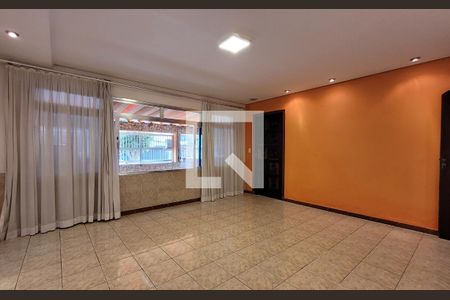 Sala de casa para alugar com 3 quartos, 250m² em Santa Maria, Santo André