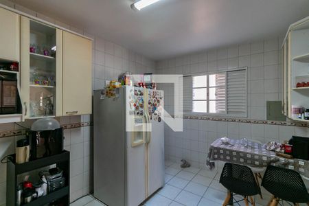 Casa para alugar com 4 quartos, 232m² em Álvaro Camargos, Belo Horizonte