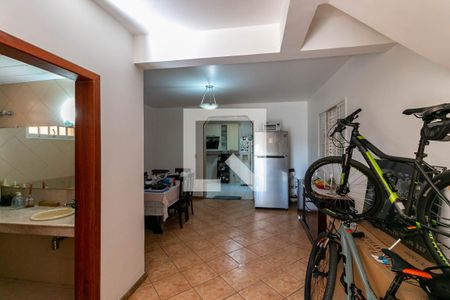 Sala de casa à venda com 4 quartos, 232m² em Álvaro Camargos, Belo Horizonte