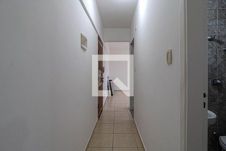 corredor para os comodos de apartamento para alugar com 1 quarto, 49m² em Aclimação, São Paulo
