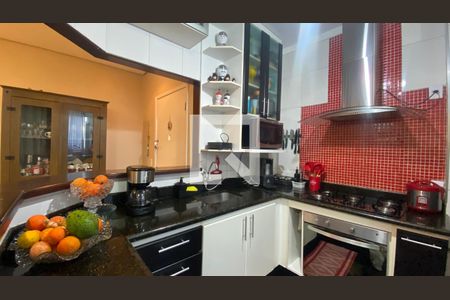 Cozinha de apartamento à venda com 3 quartos, 85m² em Estoril, Belo Horizonte