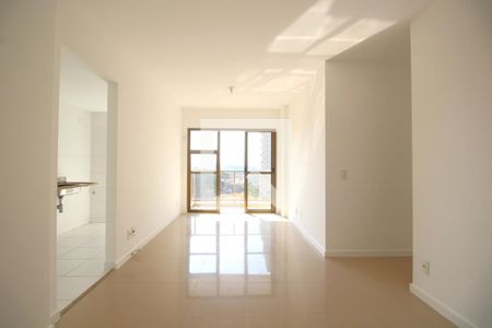 Sala de apartamento para alugar com 2 quartos, 66m² em Barra da Tijuca, Rio de Janeiro