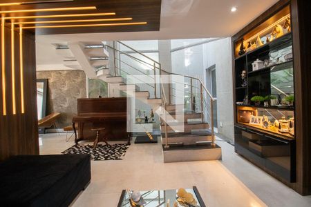 Sala 1 de casa de condomínio para alugar com 6 quartos, 300m² em Uberaba, Curitiba