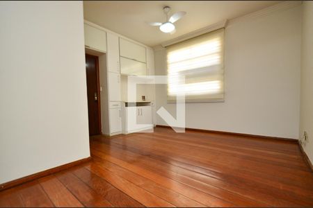 Sala de apartamento à venda com 3 quartos, 120m² em Sagrada Família, Belo Horizonte