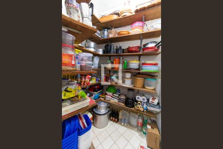 Casa à venda com 710m², 4 quartos e 4 vagas Casa à venda com 710m², 4 quartos e 4 vagasDespensa