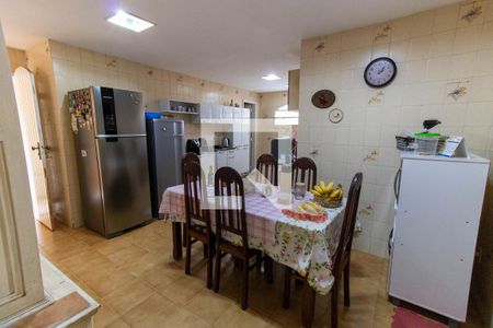 Casa à venda com 710m², 4 quartos e 4 vagas Casa à venda com 710m², 4 quartos e 4 vagasCozinha