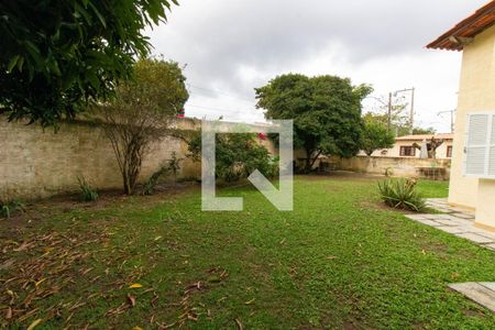 Casa à venda com 710m², 4 quartos e 4 vagas Casa à venda com 710m², 4 quartos e 4 vagasQuintal