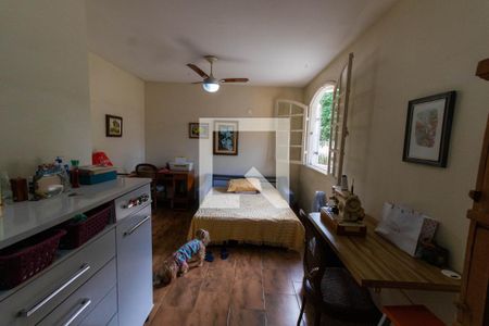 Casa à venda com 710m², 4 quartos e 4 vagas Casa à venda com 710m², 4 quartos e 4 vagasQuarto