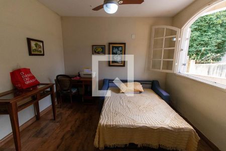 Casa à venda com 710m², 4 quartos e 4 vagas Casa à venda com 710m², 4 quartos e 4 vagasQuarto