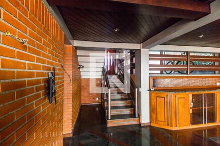 Sala de TV de casa de condomínio para alugar com 4 quartos, 300m² em Alphaville, Santana de Parnaíba