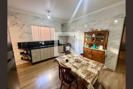 Casa à venda com 159m², 4 quartos e 2 vagas Casa à venda com 159m², 4 quartos e 2 vagasCozinha