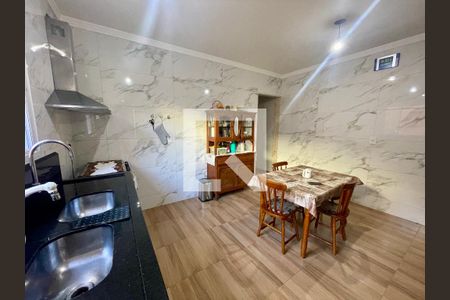 Casa à venda com 159m², 4 quartos e 2 vagas Casa à venda com 159m², 4 quartos e 2 vagasCozinha