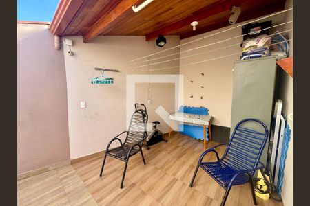 Casa à venda com 159m², 4 quartos e 2 vagas Casa à venda com 159m², 4 quartos e 2 vagasQuintal