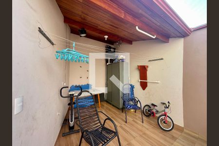 Casa à venda com 159m², 4 quartos e 2 vagas Casa à venda com 159m², 4 quartos e 2 vagasQuintal