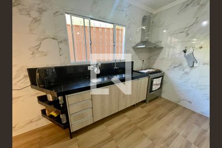 Casa à venda com 159m², 4 quartos e 2 vagas Casa à venda com 159m², 4 quartos e 2 vagasCozinha