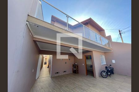 Casa à venda com 159m², 4 quartos e 2 vagas Casa à venda com 159m², 4 quartos e 2 vagasGaragem / Frente da Casa
