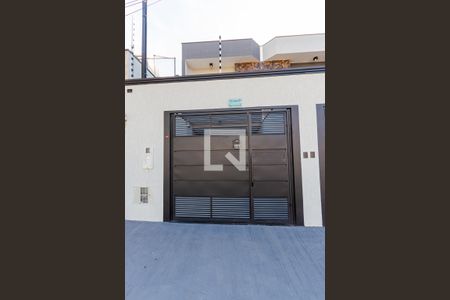 Casa à venda com 131m², 3 quartos e 2 vagas Casa à venda com 131m², 3 quartos e 2 vagasFachada