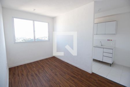 Sala / Cozinha de apartamento para alugar com 2 quartos, 42m² em Jardim do Lago, São Paulo