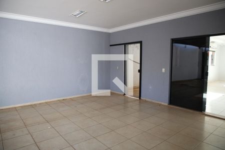 Casa para alugar com 3 quartos, 400m² em Setor Três Marias, Goiânia
