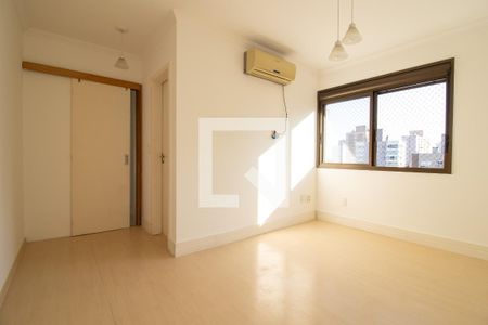 Quarto 1 de apartamento para alugar com 2 quartos, 92m² em Passo da Areia, Porto Alegre