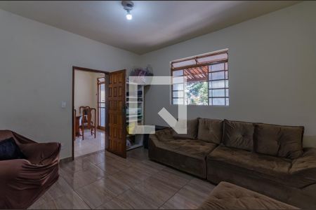 Sala de casa à venda com 2 quartos, 360m² em Letícia, Belo Horizonte