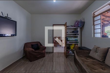 Sala de casa à venda com 2 quartos, 360m² em Letícia, Belo Horizonte