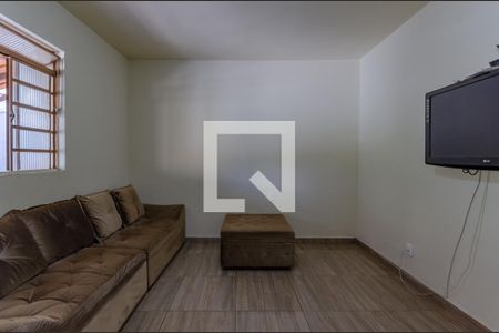 Sala de casa à venda com 2 quartos, 360m² em Letícia, Belo Horizonte