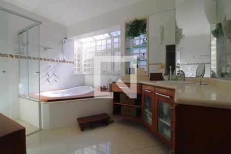 Banheiro da suíte de casa à venda com 4 quartos, 287m² em Interlagos, São Paulo