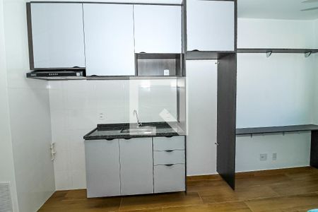 Cozinha de apartamento para alugar com 1 quarto, 30m² em Água Branca, São Paulo