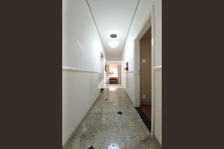 Corredor  de casa para alugar com 3 quartos, 350m² em Cambuí, Campinas