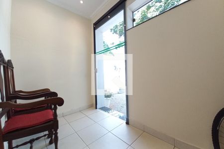 Hall de entrada de casa para alugar com 3 quartos, 350m² em Cambuí, Campinas