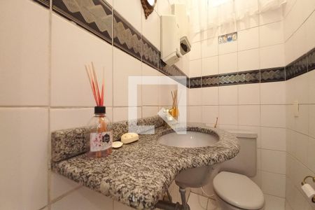 Lavabo de casa para alugar com 3 quartos, 350m² em Cambuí, Campinas