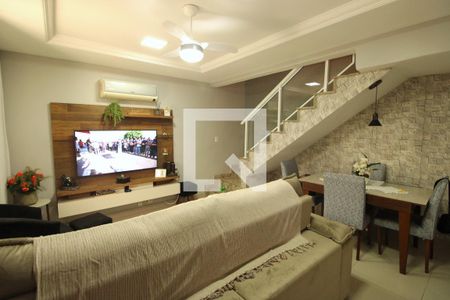 Sala de casa de condomínio à venda com 2 quartos, 68m² em Irajá, Rio de Janeiro