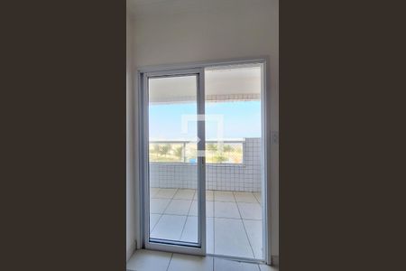 Sala /vista de apartamento para alugar com 2 quartos, 70m² em Nova Mirim, Praia Grande